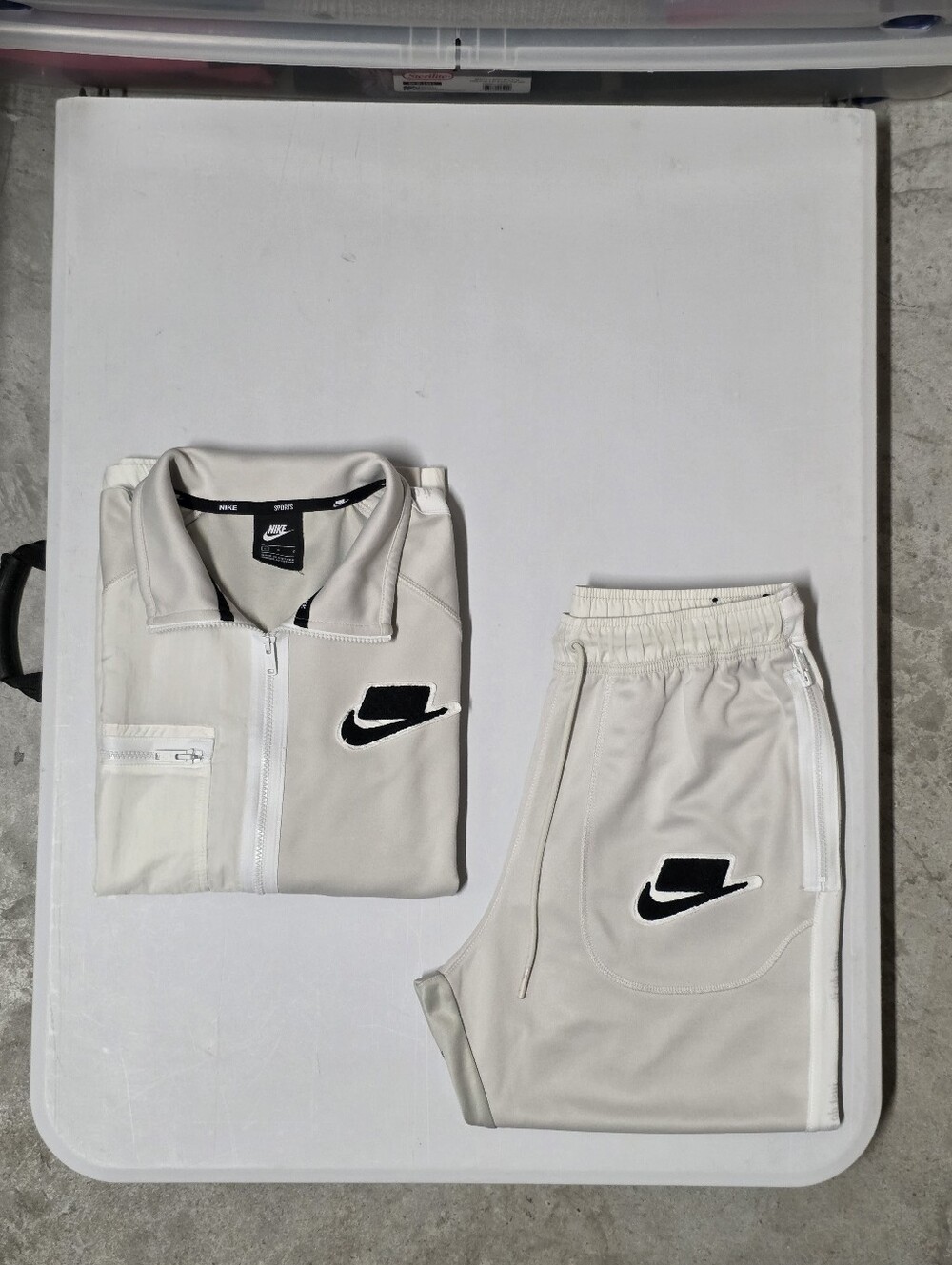 NIKE NSW TRACKSUIT SET SZ LARGE - CREAM - LONG SLEEVE